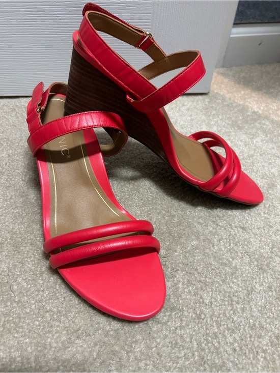 Vionic Shoes - Vionic Wedge Sandals - Poppy (red) Women's size 8